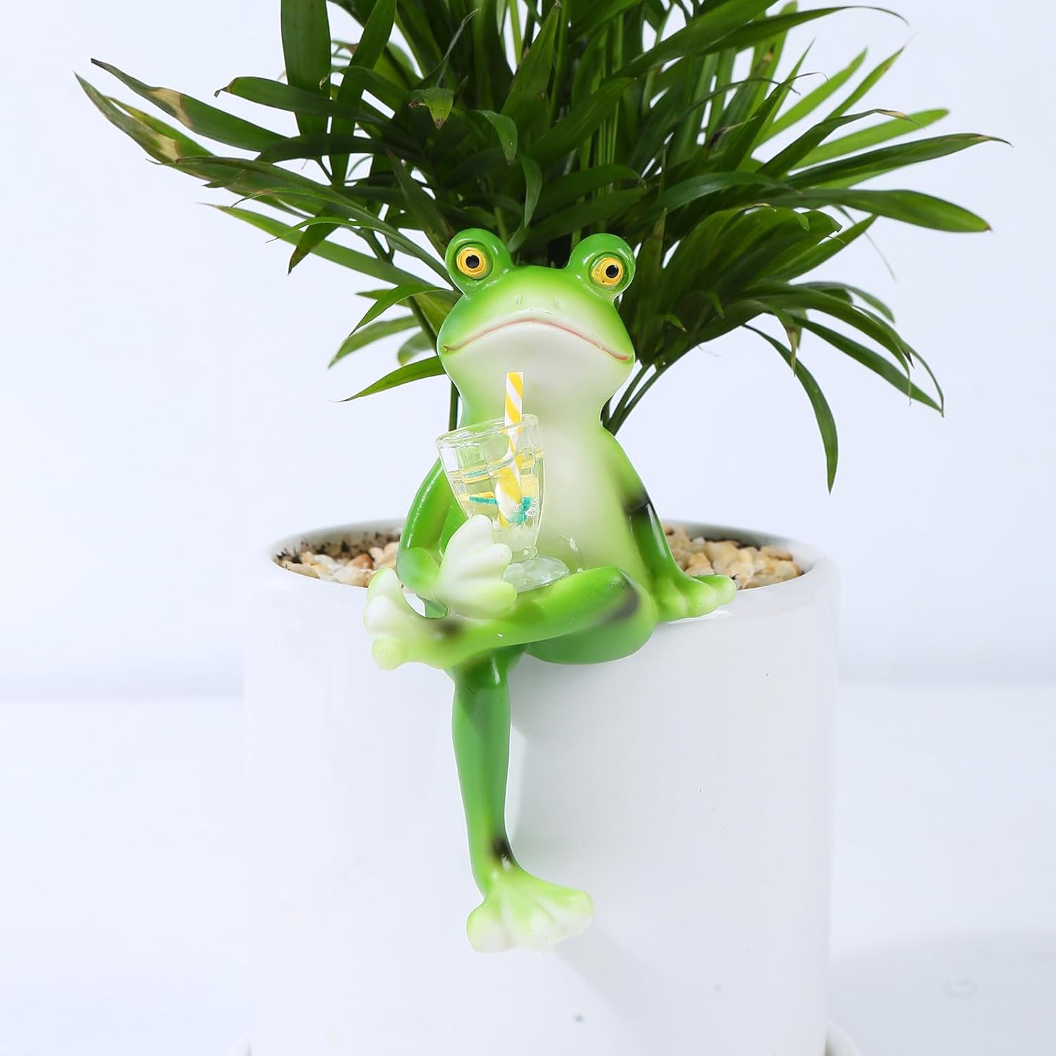 Miniature Frog Figurines Plant Decorations for Pots, Funny Outdoor Garden Decor Women Gifts Frog Statue Planter Hugger for Flower,Lawn,Yard Ornament,2.92"x1.12"x4.94