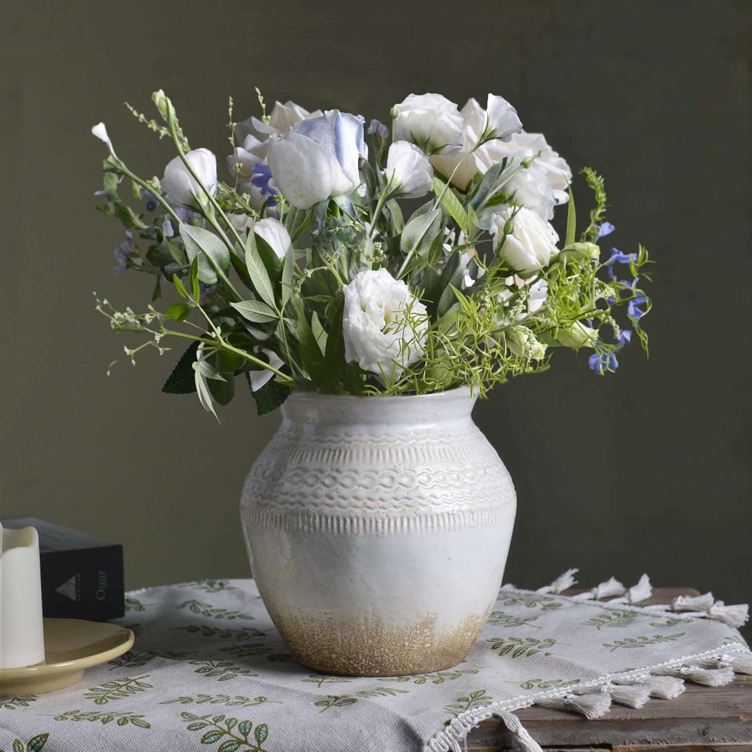 Quoowiit Ceramic Rustic Farmhouse Vase, White Distressed Flower Vase for Home Decor, Boho Decorative Vases for Centerpiece Table Decorations, Vases for Living Room Kitchen Entryway Mantle Shelf Decor