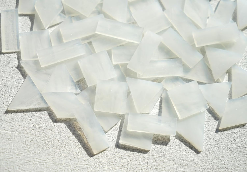 Large Textrued Transparent Glass Mosaic Tiles, 70pcs Stained Glass Pieces Bulk for Mosaic Art, 200g Pre-Cut Mosaic Glass Tiles Kit for Handmade Mosaic Crafts, Clear & White