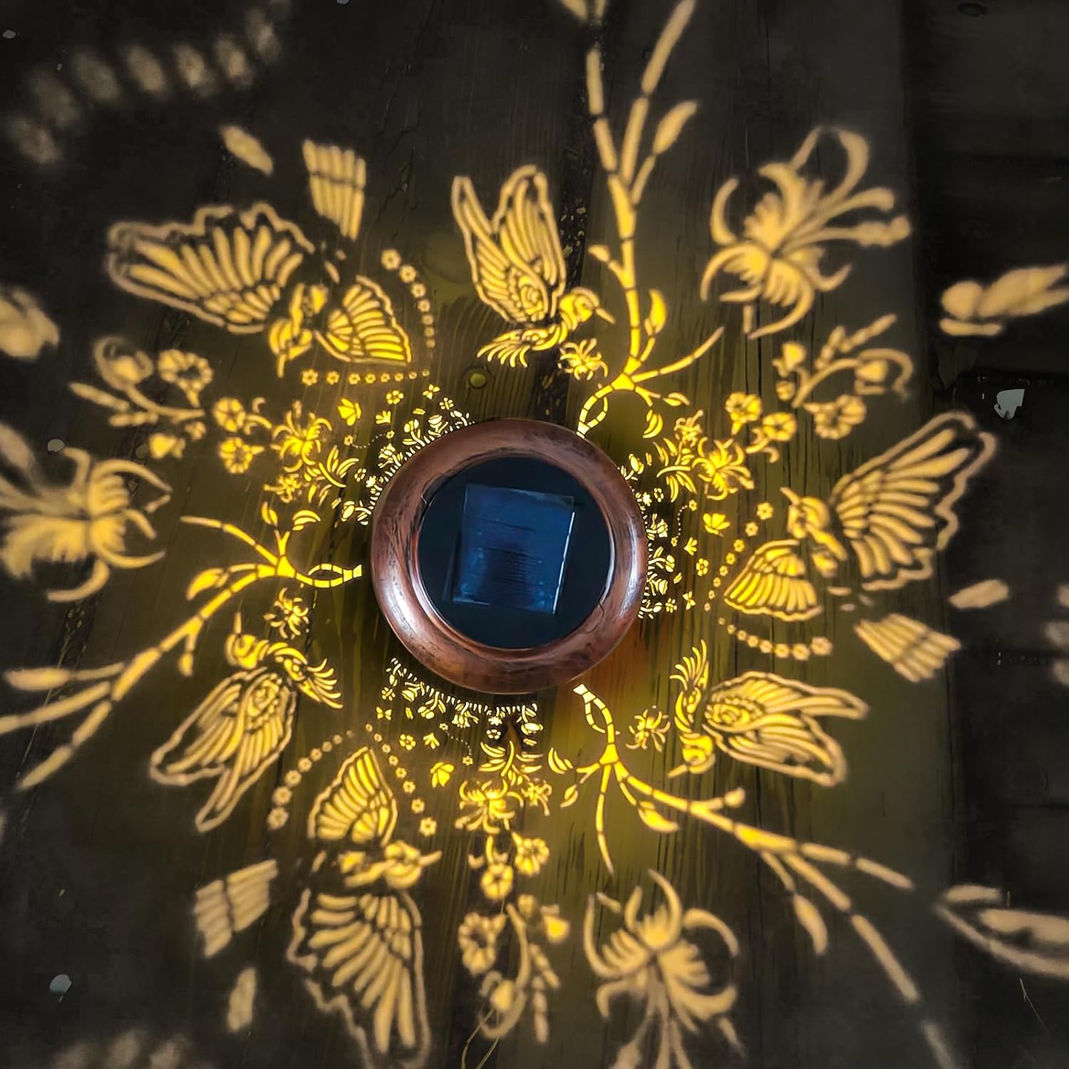 Solar Lantern Outdoor Waterproof Cardinal Style Garden Decoration, Solar Lamp Carved with Elegant Birds and Flowers, Suitable for Courtyards, Backyards, and Porches.