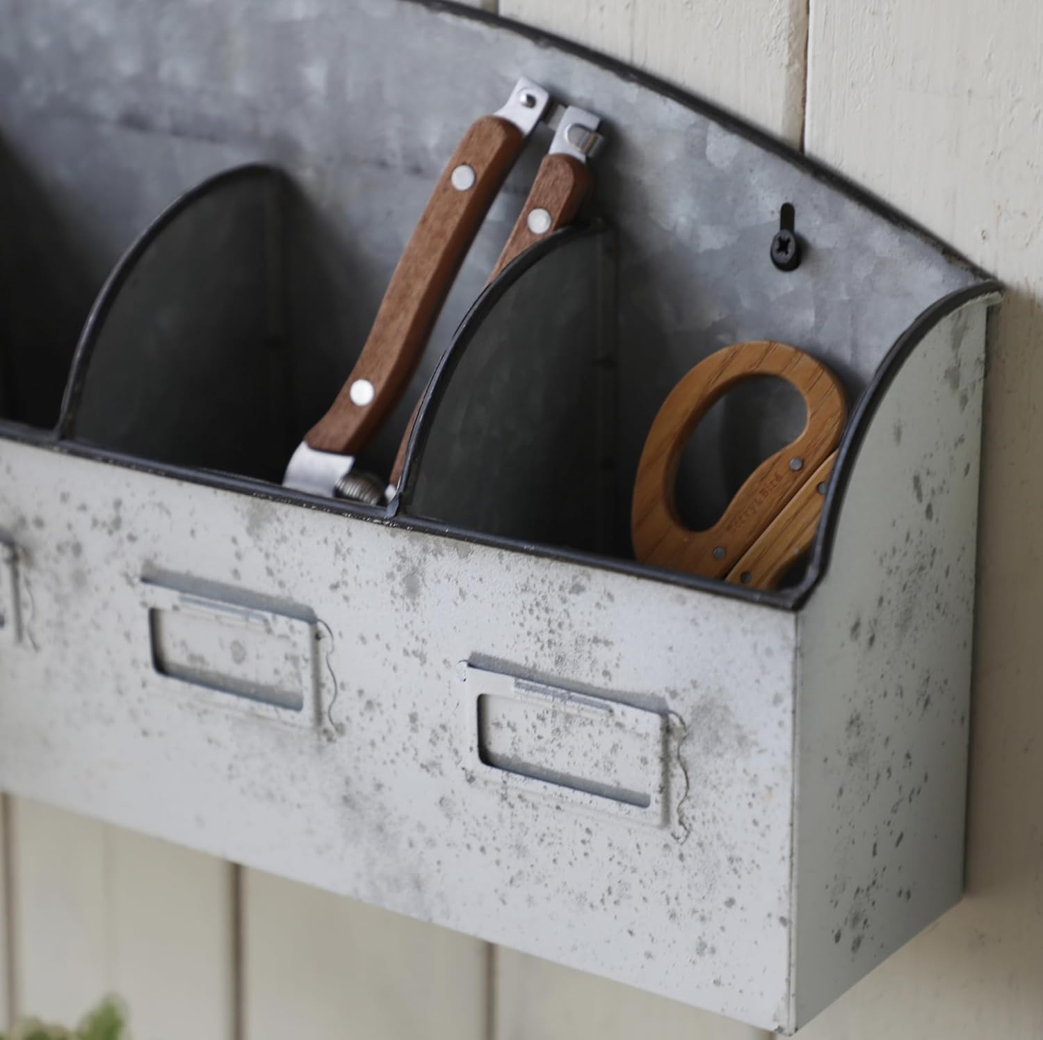 Vintage Metal Hanging Flower Pot Rustic Wall Mounted Planter with 4 Compartment Farmhouse Plants Holder Succulents Tubs for Garden Railing Fence Patio Yard Outdoor Decor