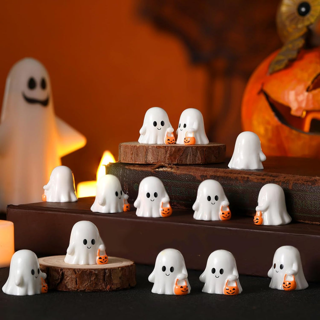 50 Pcs Halloween Mini Ghosts Figurines Resin Tiny Ghosts Miniatures Figures Ornaments for Halloween Party Outdoor Home Garden Decoration