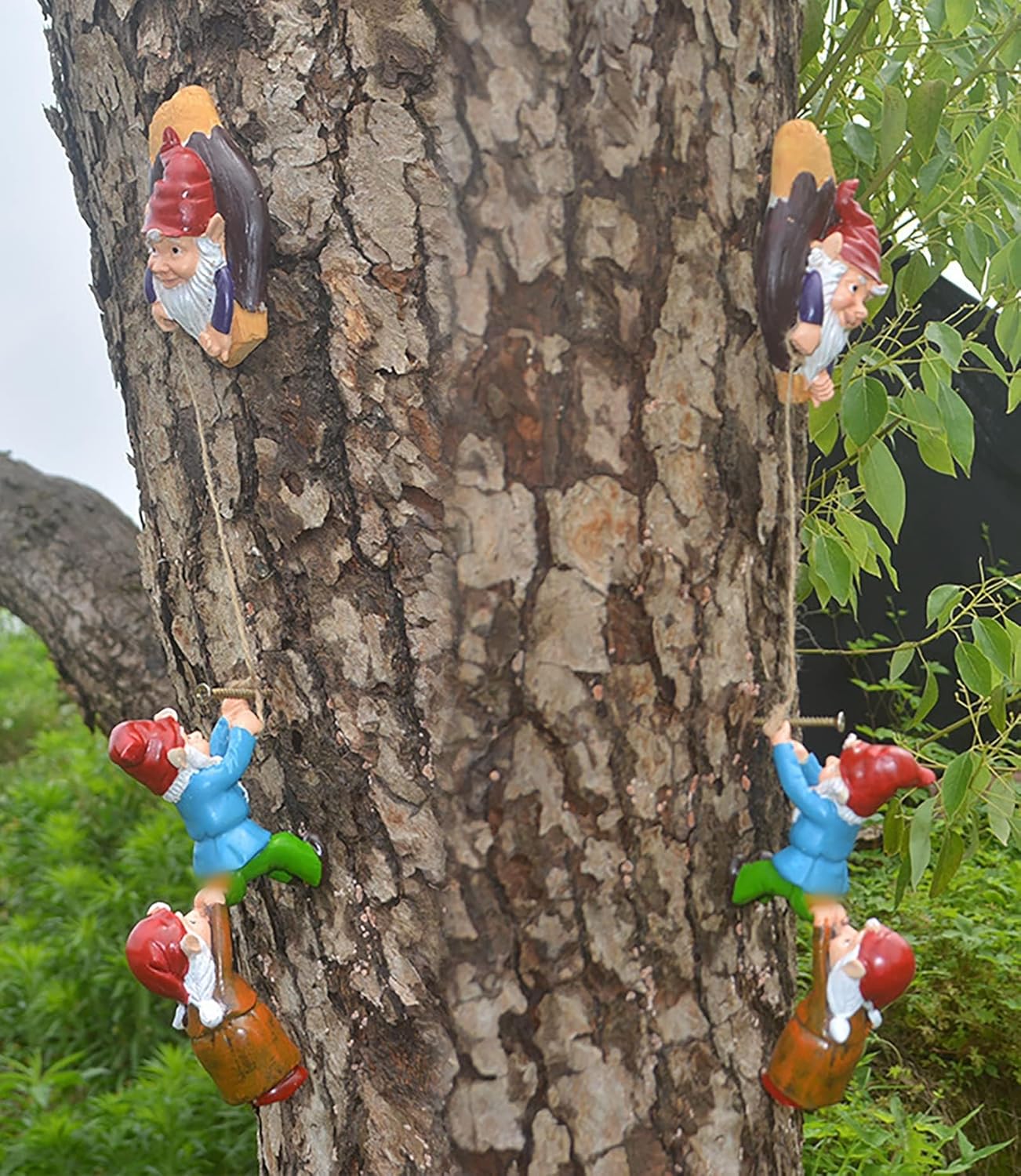 Outdoor Garden Gnome Climbing Rope Statue,Garden Gnomes Statue, Resin Garden Tree Hugger Outdoor Decor Accessories, Miniature Figurines Micro Garden Gnome Landscape Figurine for Lawn Balcony Patio