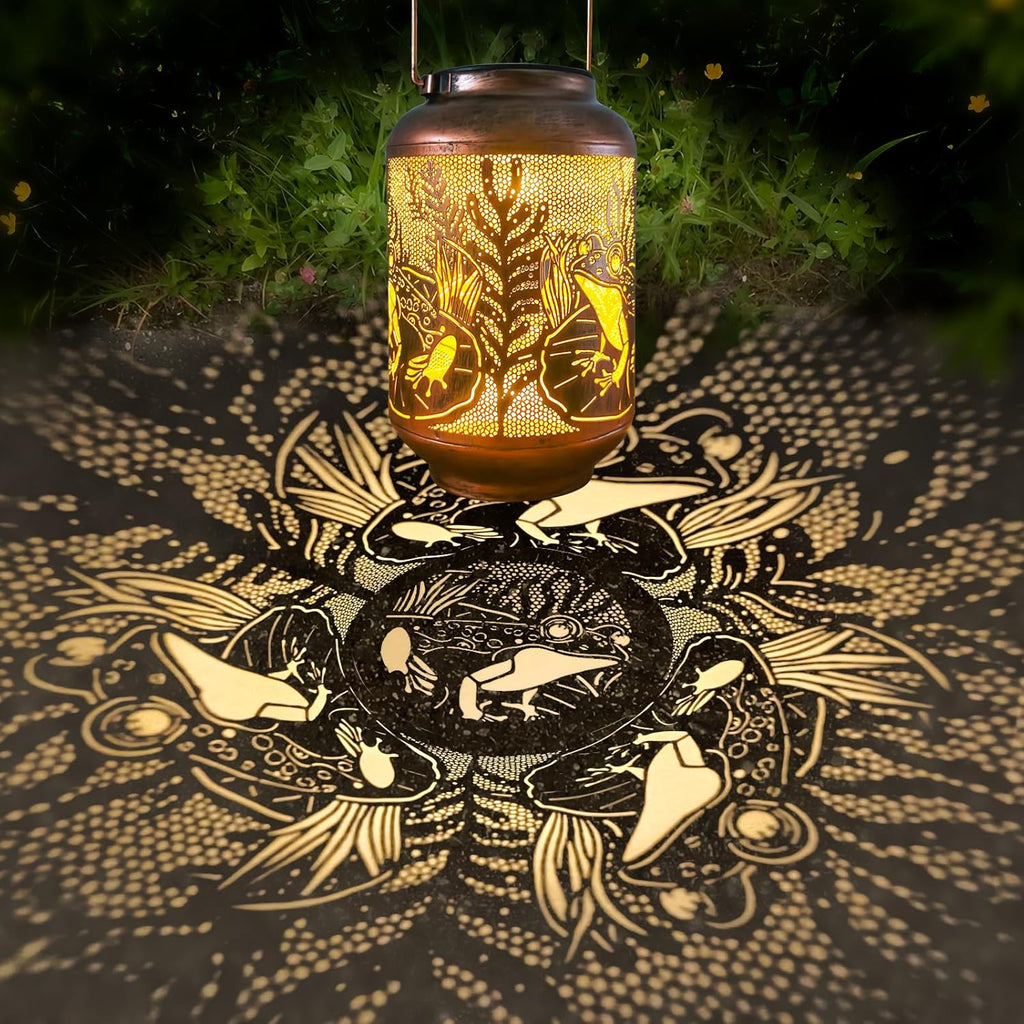 Frog Outdoor Solar Waterproof Light Retro Wrought Iron Hollow LED Light, Waterproof Garden Decorative Light, with Projection Function, Suitable for Balconies, Lawns, and Courtyard Landscapes.