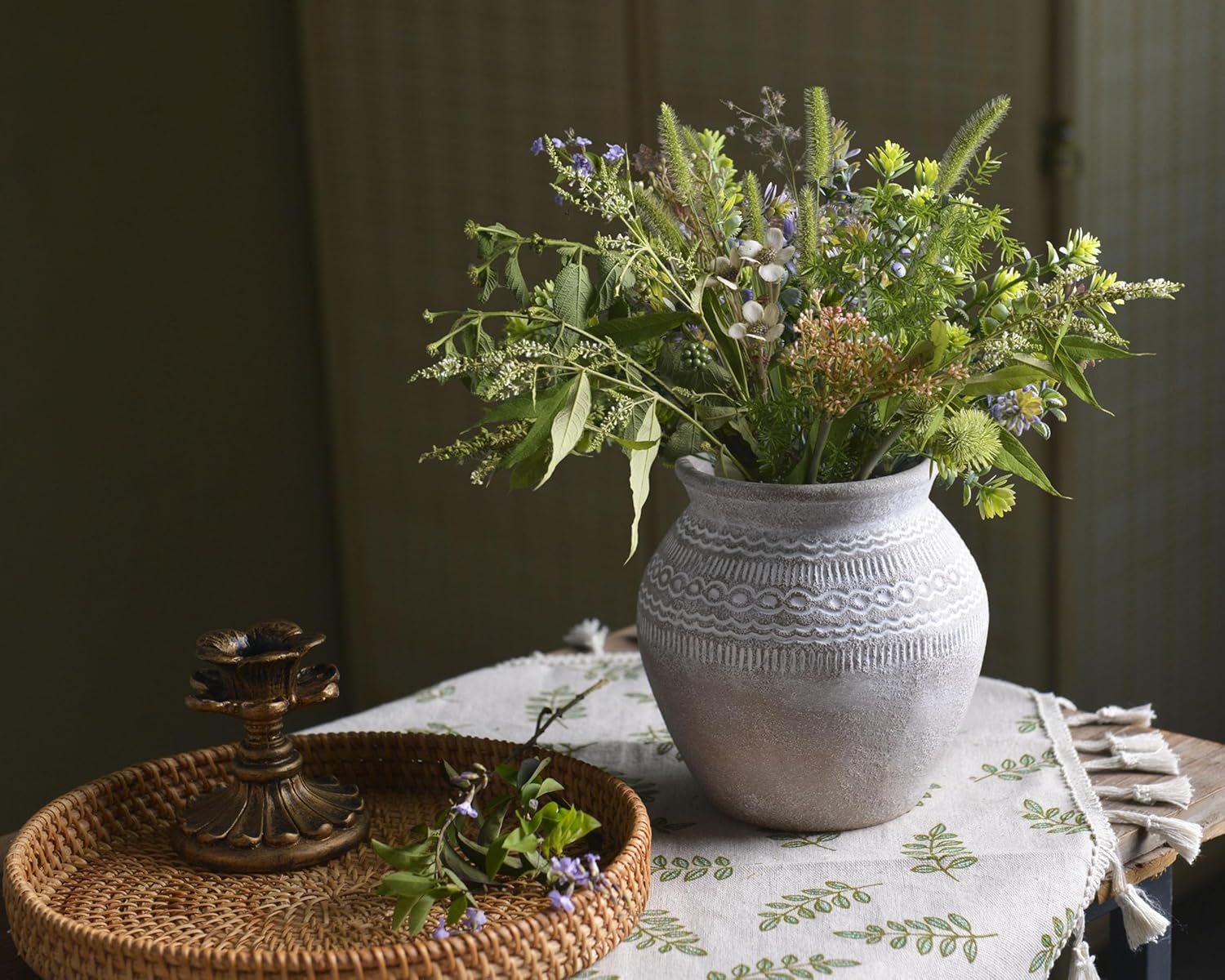 Quoowiit Ceramic Rustic Farmhouse Vase, Distressed Flower Vase for Home Decor, Boho Decorative Vases for Centerpiece Table Decorations, Vases for Living Room Kitchen Entryway Mantle Shelf Decor